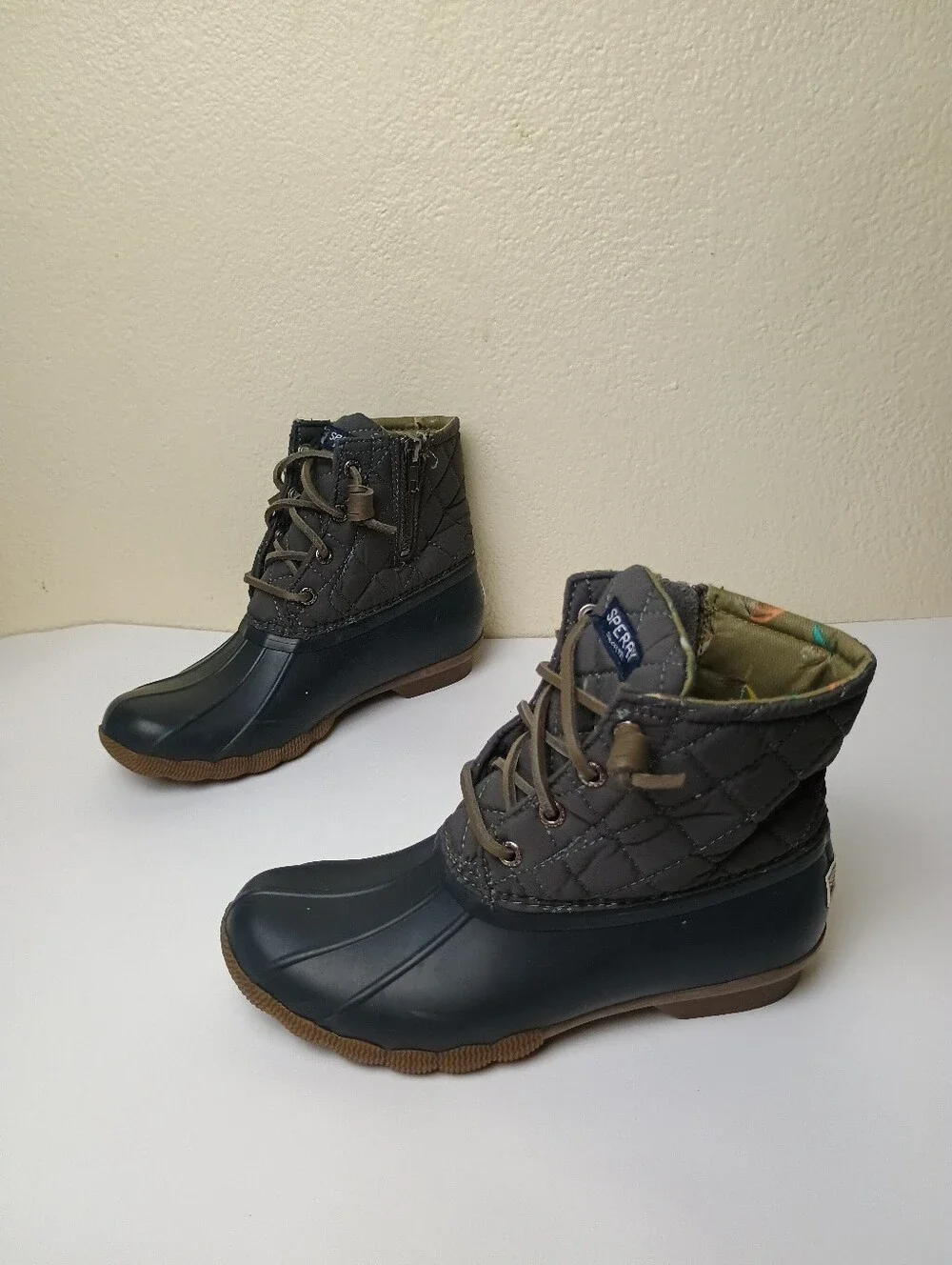 Sperry  Top-Sider Size 5 Navy and Gray Saltwater Quilted Duck Boots - Waterproof